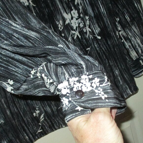 Shirt: “Jordan Woman” Sz:24, Button Down, Long Sleeve, Black-White Floral Print - Picture 4 of 8